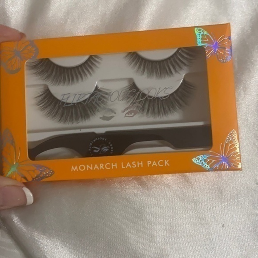 Flirtatious looks cosmetics monarch lash p…